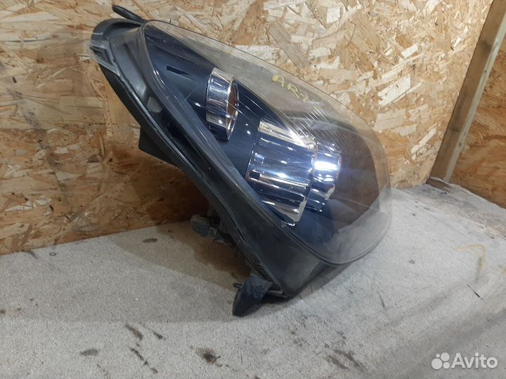Правая фара Opel Astra H