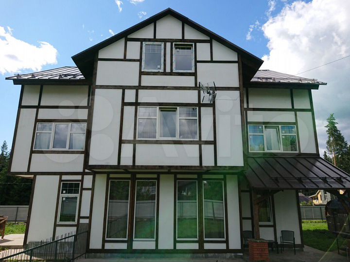 Коттедж 250 м² на участке 20 сот.