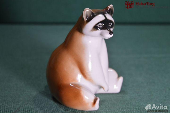 Фарфоровая статуэтка 