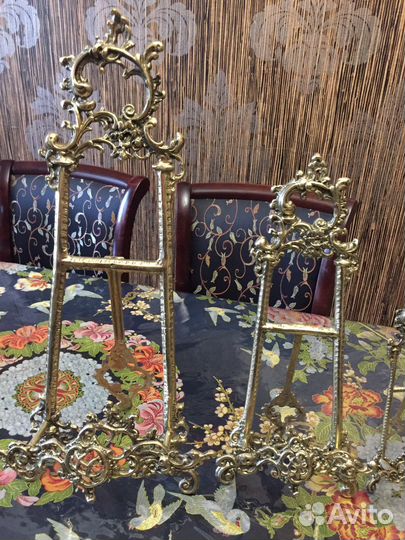 Подставка для тарелки,и картины