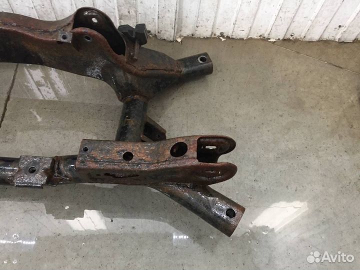 Б/У Балка задняя 4100A036 mitsubishi