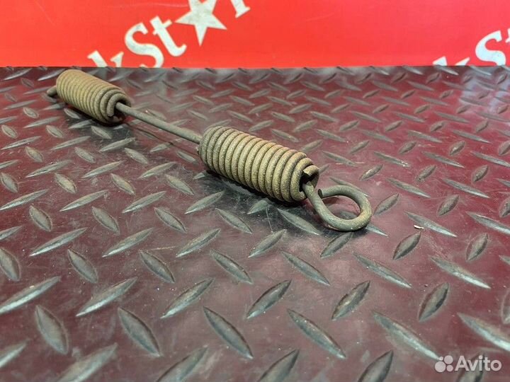 Возвратная пружина тормозных колодок