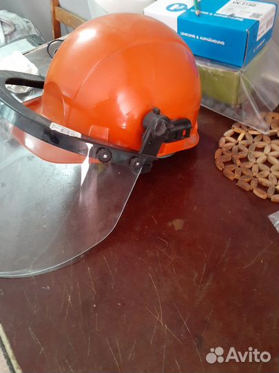 Каска защитная с щитком