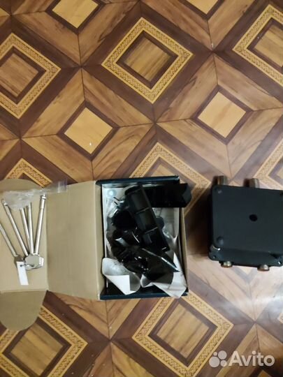 Замок дверной