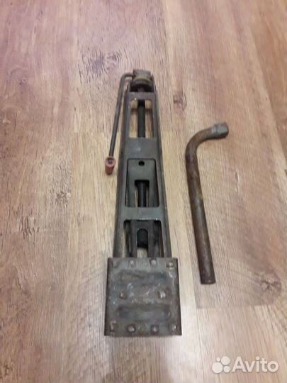 Домкрат винтовой VAG