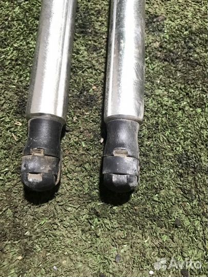 Амортизатор багажника задний Audi A8 D3 BVJ 4.2