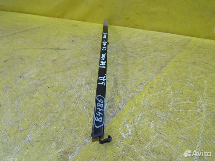 Направляющая стекла Toyota Avensis 250 03-08 г 841