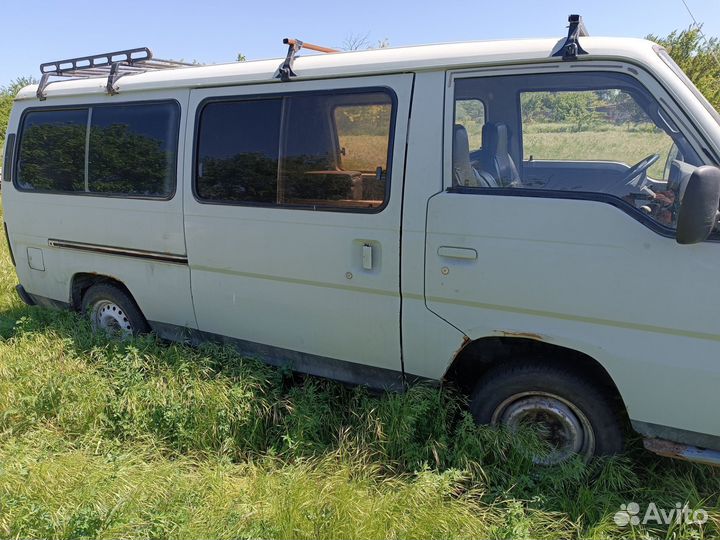 Nissan Urvan 2.7 МТ, 1989, 200 000 км