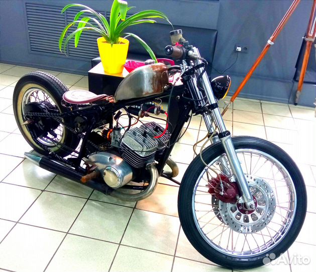 Custom bobber cafe racer scrambler 350