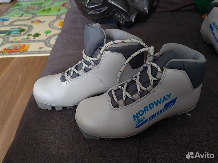 Лыжные ботинки