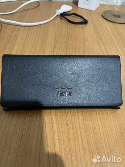 Солнцезащитные очки Fendi