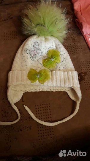 Шапки, манишка, варежки