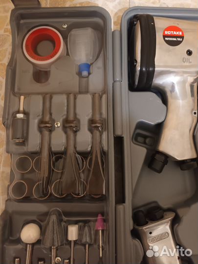 Набор инструментов для авто в чемодане