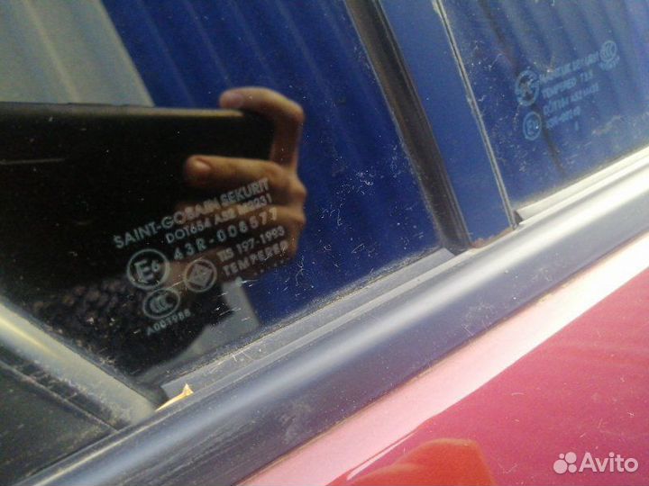 Стекло двери заднее правое Mazda 3 BK Z6 2006