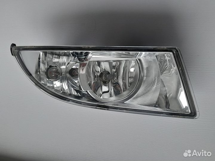 Противотуманная фара правая Skoda Fabia II рест