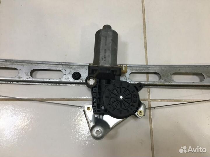 Стеклоподъемник электр. передний правый Mercedes-B