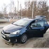 Toyota Prius Alpha 1.8 CVT, 2018, 54 400 км, с пробегом, цена 2 220 000 руб.