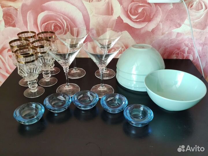 Тарелки, фужеры, подсвечники 