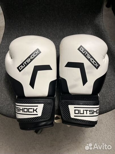 Боксерские перчатки 14oz outshock
