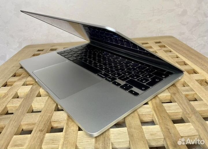 MacBook Pro 13 M1/8 Gb/512 Gb.Новый