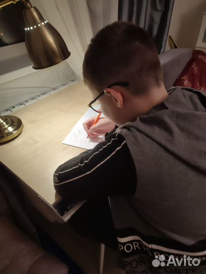 Преподаватель по каллиграфии, исправление почерка