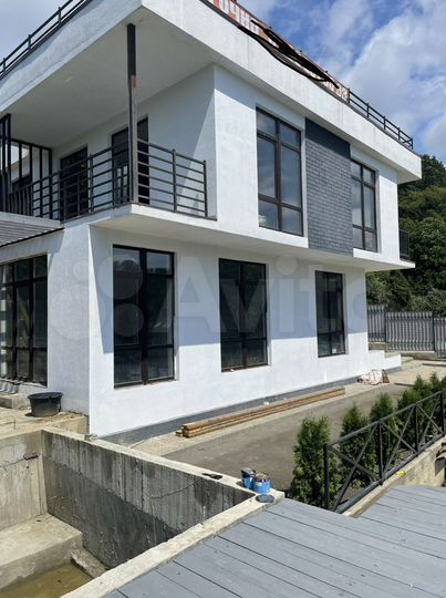 Дом 286 м² на участке 5,5 сот.