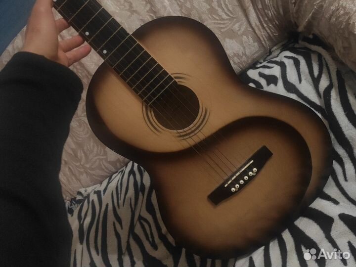 Акустическая гитара