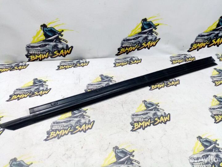 Уплотнитель стекла передний левый Audi 80 B4 ABK