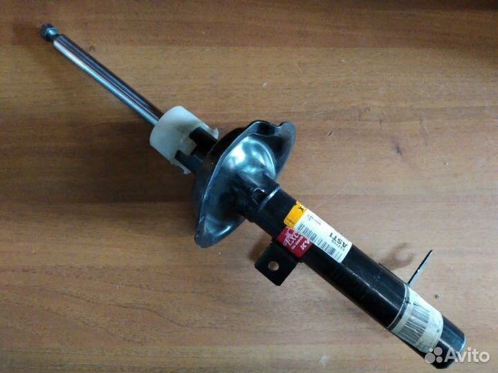 Амортизатор подвески передний правый Ford Focus I