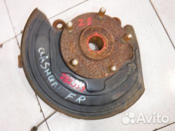 Кулак передний правый