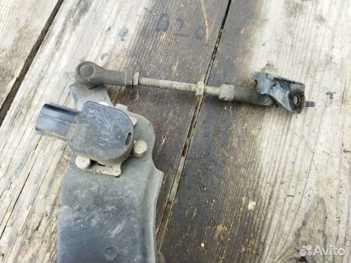 Электронный контроль высоты передний правый Lexus