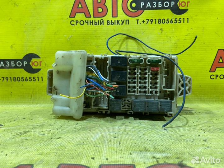 Блок предохранителей Mitsubishi Lancer 9 4G18 2006