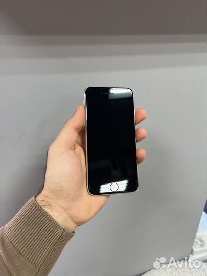 iPhone SE, 64 ГБ