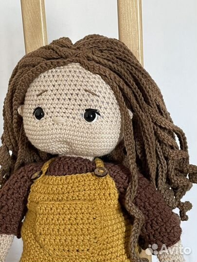 Вязаная кукла ручной работы