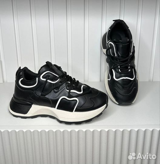 Новые кроссовки в наличии р-р 36 в размер