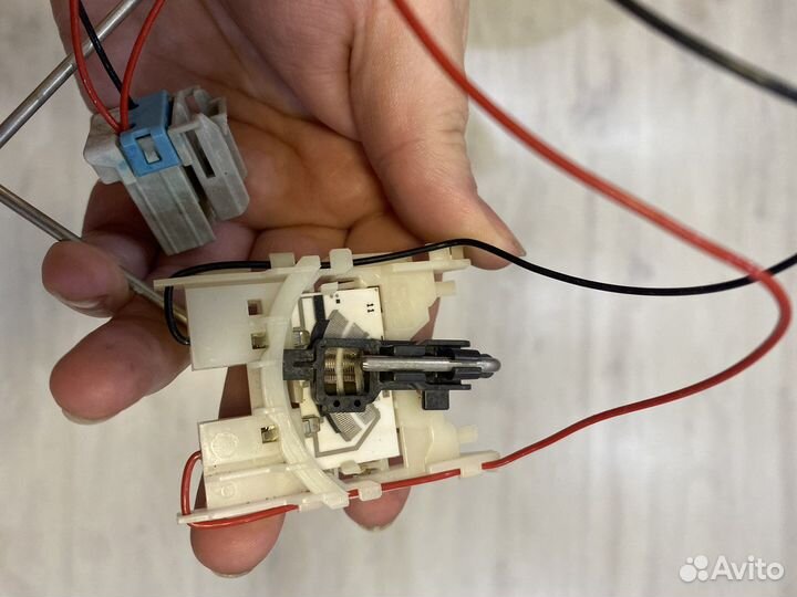 Датчик уровня топлива Opel Astra GTC 2013