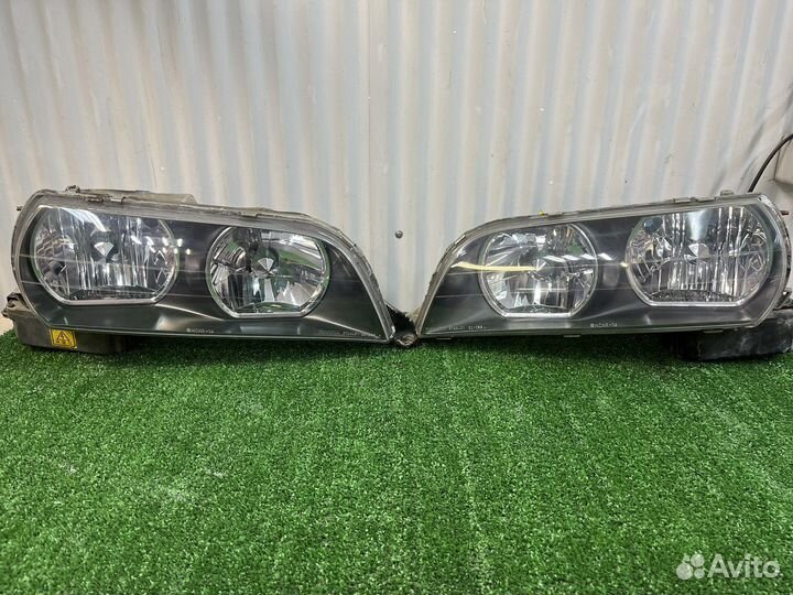 Фары Toyota Chaser 100 ксенон