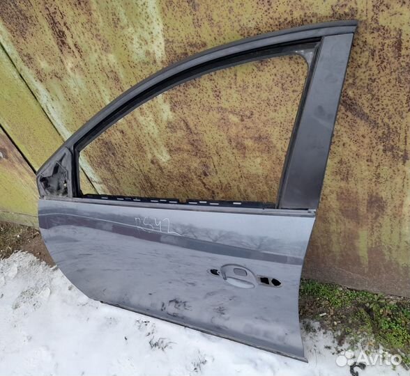 Дверь передняя левая Renault Megane 3