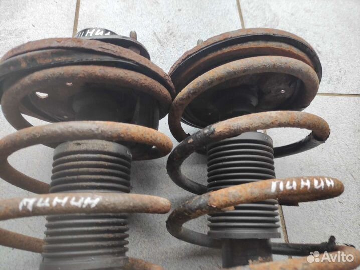 Стойка перед митсубиси паджеро пинин