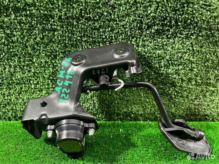 Педаль газа Toyota Ipsum ACM26 2AZ-FE 2006