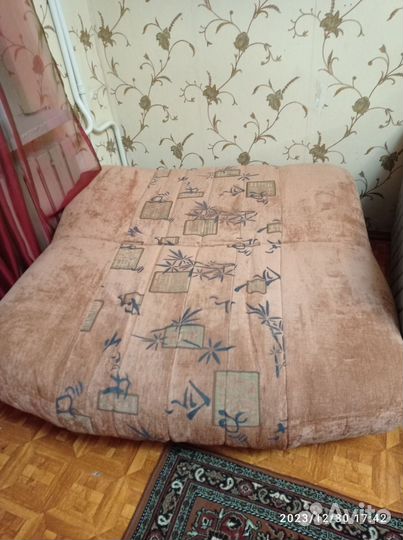 Кресло,мини -диван