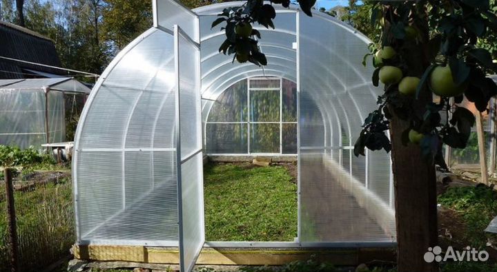 Теплица с поликарбонатом