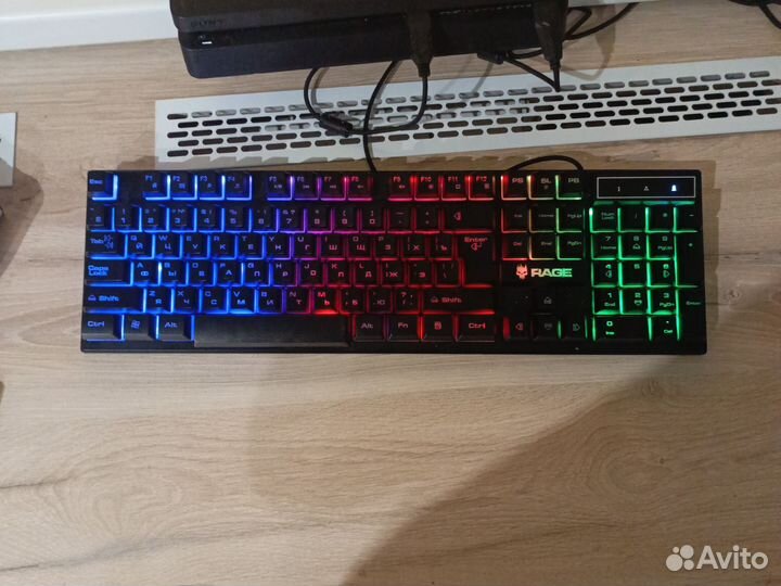 Игровая клавиатура и мышь