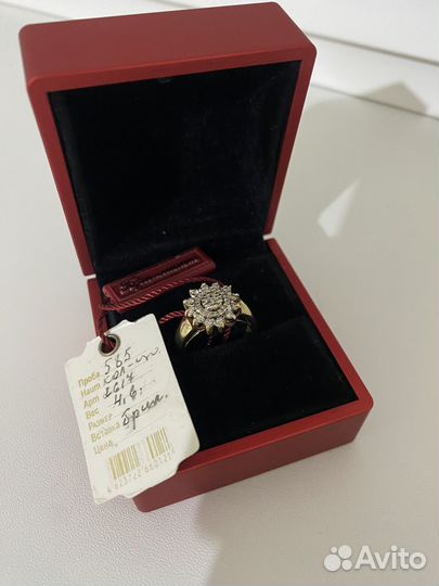 Золотое кольцо с бриллиантом