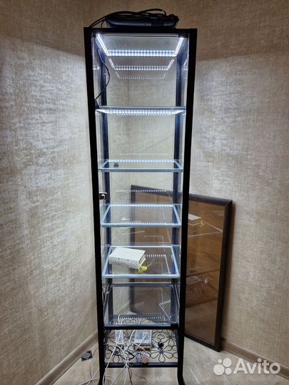 Стеклянный шкаф витрина икея