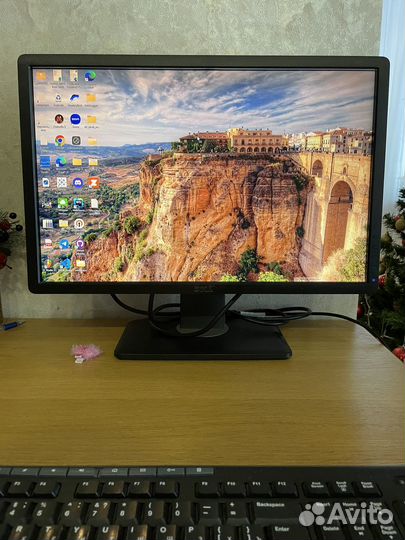 Монитор Dell 22