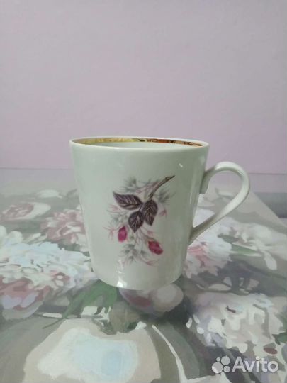 Фарфоровые чашки и бокалы