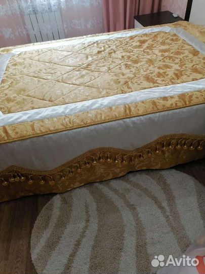 Покрывало стеганое, шторы, ламбрекен, тюль