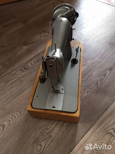 Швейная машина 