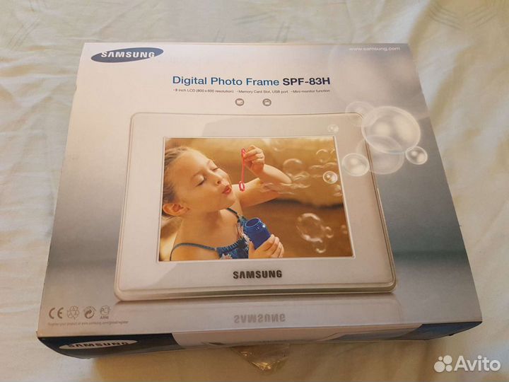 Цифровая фоторамка Samsung с автографом Гуса Хидди